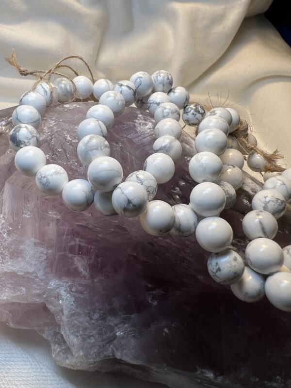 Howlite Bracelets 10mm
